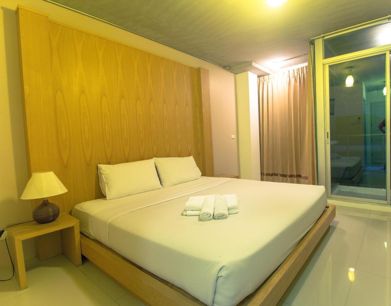 Bansabai Sabaidee Service Apartment Бангкок Экстерьер фото