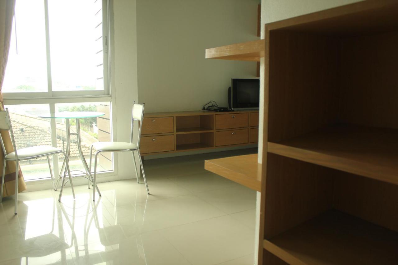 Bansabai Sabaidee Service Apartment Бангкок Экстерьер фото