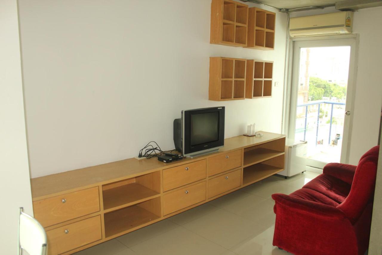 Bansabai Sabaidee Service Apartment Бангкок Экстерьер фото