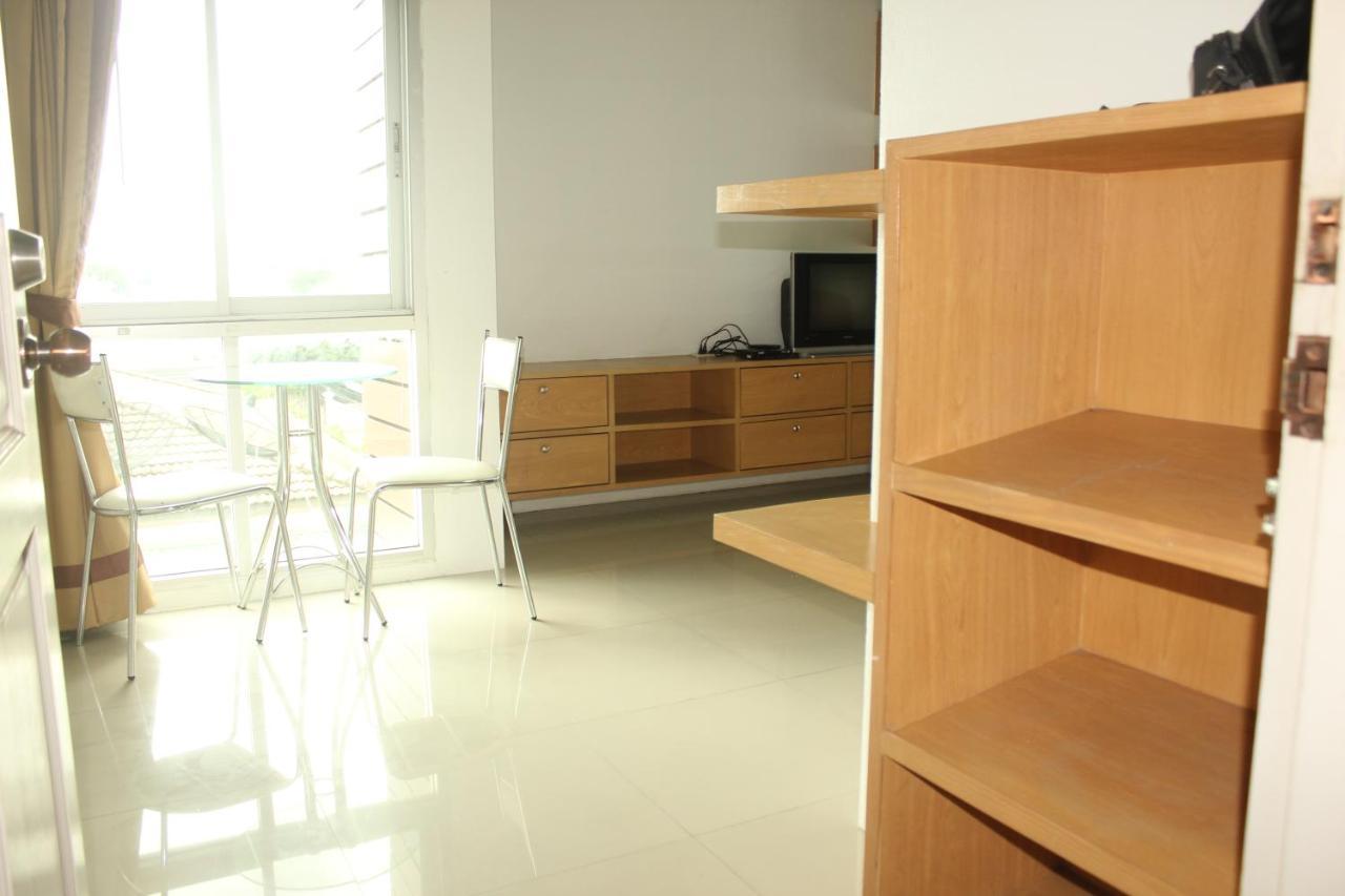 Bansabai Sabaidee Service Apartment Бангкок Экстерьер фото